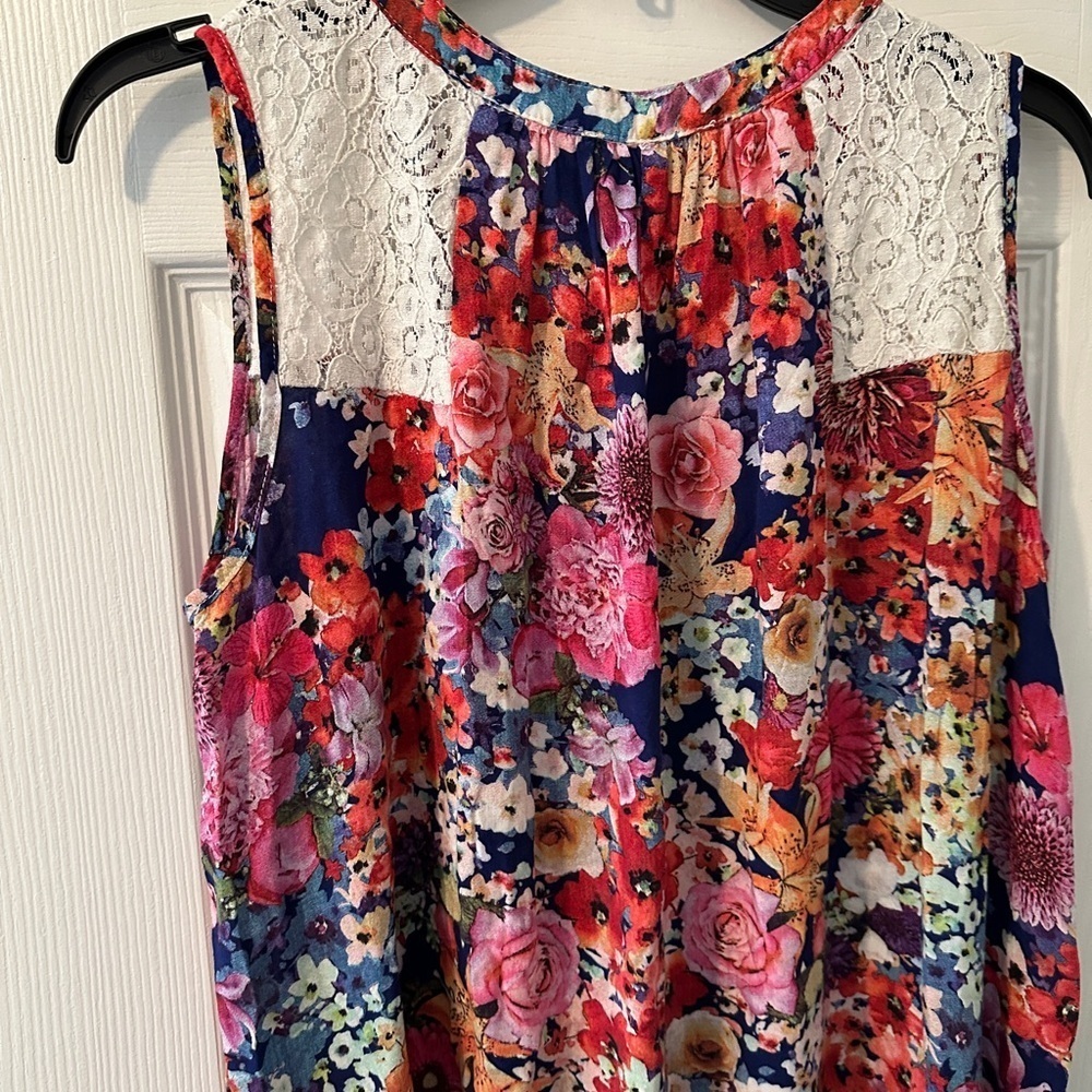 Floral Sleeveless Dress with Lace Detail - Picture 5 of 9